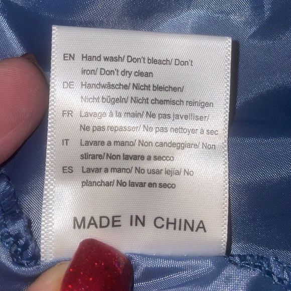 Elsa Frozen 8
(130)costume.Blue velvet gown w/fur collar&sheer cape & a crown. - Picture 10 of 13